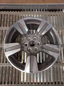 lot 109 image: Chevy Rim