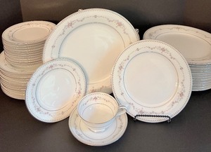 lot 67 image: NORITAKE Fairmont 1602 China Dining Set