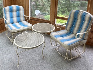 lot 6 image: Vintage Swivel Rocker Patio Set - 2 Chairs & 2 Tables