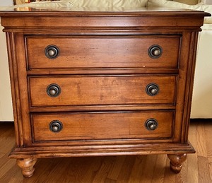 lot 3 image: Tommy Bahama LEXINGTON 3 Drawer Dresser
