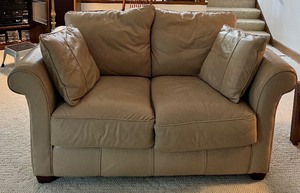lot 4 image: PALLISER - Horizons Leather Loveseat - Taupe