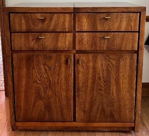 lot 9 image: Vintage Locking Liquor Cabinet Buffet
