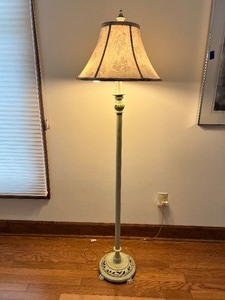lot 12 image: Classic Floor Lamp