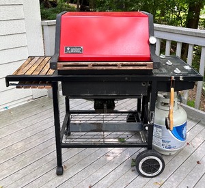lot 24 image: Weber Gas Grill