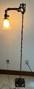 lot 31 image: Vintage Antique Lion Bridge Floor Lamp