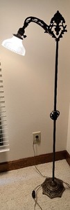 lot 50 image: Vintage Antique Ornate Bridge Floor Lamp