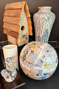 lot 58 image: Decor Delights with Blue Accents
