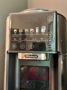 lot 2A image: DeLonghi TrueBrew CAM51035M Coffee Maker