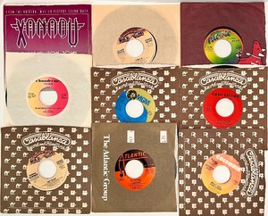lot 124 image: Variety of Mixed Music Genre Albums - Check out all the 45s