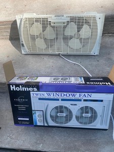lot 153 image: Holmes Twin Window Fan