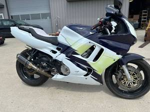 lot 1 image: 1997 CBR 600 Motorcycle