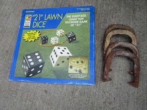 Throwing Horseshoes, Dice Game