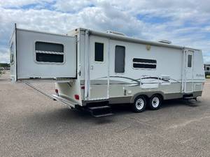 lot 3 image: 2004 Keystone Outback 25 RS Bunkhouse Travel Trailer NO RESERVE