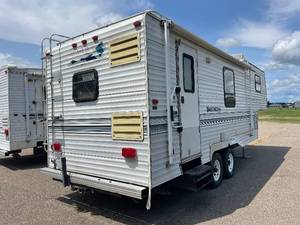 lot 7 image: 1997 Starcraft Shimera 250RK 5th Wheel NO RESERVE