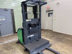 lot 7 image: 2014 Toyota 8FBP7 Order Picker