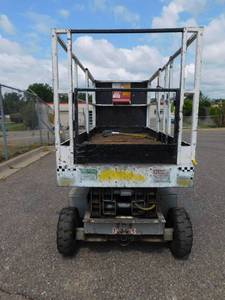 lot 19 image: MEC1948 Scissor Lift - For Parts or Repair