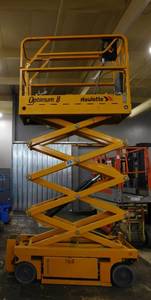 lot 10 image: 2016 Haulotte 1931AC Optimum 8 Scissor Lift