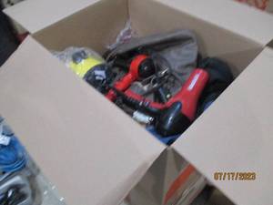 Box of assorted health & beauty items