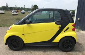 lot 2 image: 2013 Smart For Two
