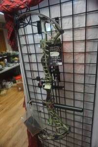 lot 1 image: Bowtech Insanity CPXL Compound Bow Package Right Hand