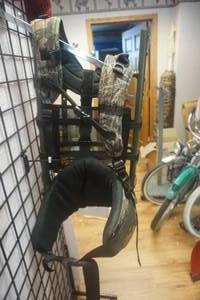 lot 5 image: Allen Model 193 Grand Mesa Pack Frame GameGear Pack Out Back Pack With Camo Fanny Pack
