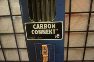 lot 29 image: 12 - Easton Carbon CONNEKT 26 Youth Carbon Arrows