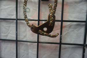 lot 103 image: Paradox Brand Camo Bow Wrist Sling