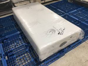lot 10 image: Brand New Sound Sleep Elegance Series 14 Soft Memory Foam Twin XL Mattress