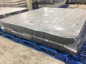 lot 15 image: Brand New Beautyrest Silver Series 14 Pillow Top King Mattress