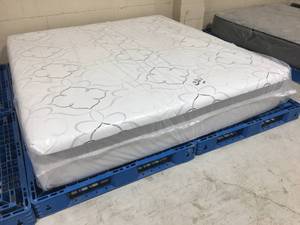 lot 16 image: Brand New 13 Plush Hybrid King Mattress