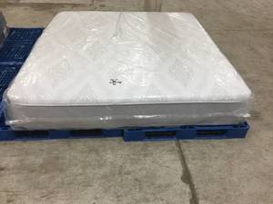 lot 17 image: Brand New 13 Medium Firm Hybrid King Mattress with Removable Cover