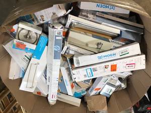 Lot of Bathroom Items Various Models and Conditions   Customer Returns See Pictures