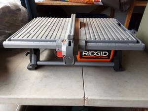 lot 4 image: Ridgid 7 Tile Saw With Attachments