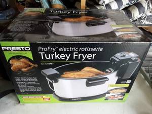 lot 6 image: Pro Fry Electric Rotisserie Turkey Fryer