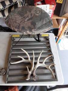 lot 10 image: Deer Stand & Rattling Antlers