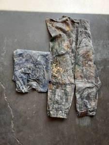 lot 18 image: 2-Pair Jeans 36x32, 1-Long Sleeve Size XL