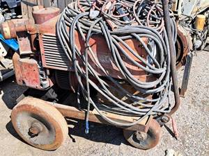 lot 451 image: Lincoln Electric Lincwelder 225 DC Arc Welder