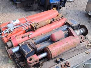 lot 467 image: Lot of (7) Outrigger Parts