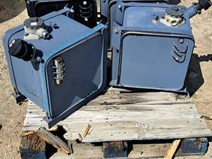 lot 470 image: Lot of (2) Hydraulic Tanks
