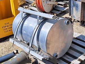 lot 474 image: Fuel Tank with Straps and Steps
