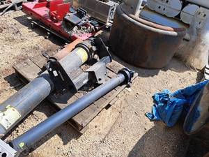 lot 475 image: Fender, Drive Shaft, Hitch Mount, Dump Truck Hydraulic Piston