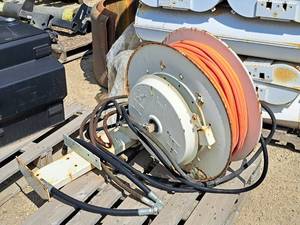 lot 477 image: Hydraulic Hose with Reel and Mount