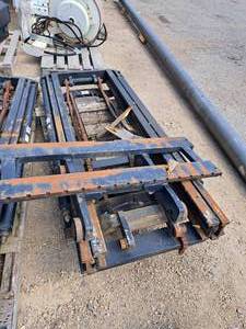 lot 494 image: Forklift Mast