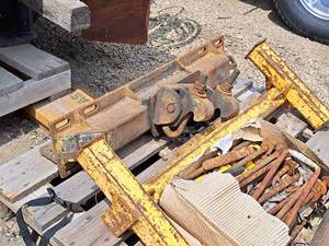 lot 542 image: Lot of  Lifting Parts