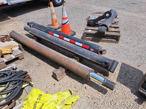 lot 543 image: Lot of  Hydraulic Pistons