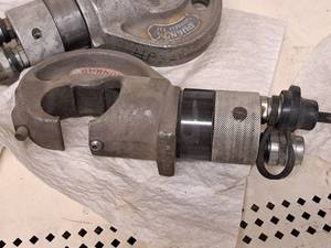 lot 908 image: Burndy Hypress Y35 Hydraulic Crimper