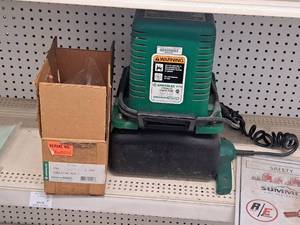 lot 914 image: Greenlee 975 10000-PSI 1080W Hydraulic Power Pump with Single Acting Valve 42948