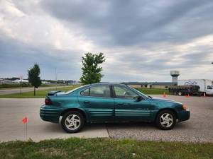 lot 2 image: 1999 Pontiac Grand Am