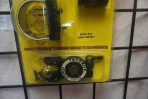 lot 68 image: Toxonics Sniper 3 Pin Fiber Optic Bow Sight