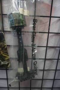 lot 101 image: Alpine Archery Bear Claw 3 Arrow Quiver With Quiver Mounting Extension and Quiver Tree Stand Mount
